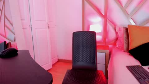 Scarlet online show from January 15, 2025, 3:29 pm