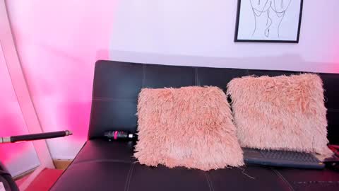 Scarlet online show from January 22, 2025, 11:21 pm