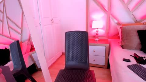 Scarlet online show from February 6, 2025, 6:02 pm