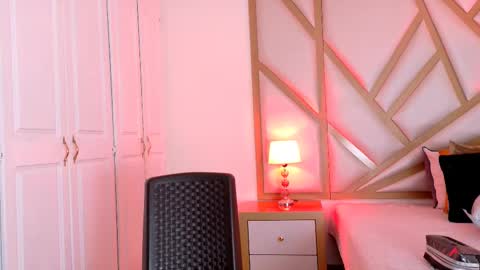 Scarlet online show from February 21, 2025, 2:06 pm