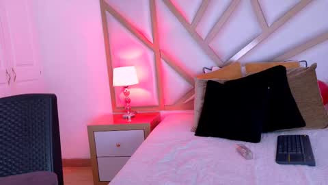 Scarlet online show from February 27, 2025, 5:26 pm