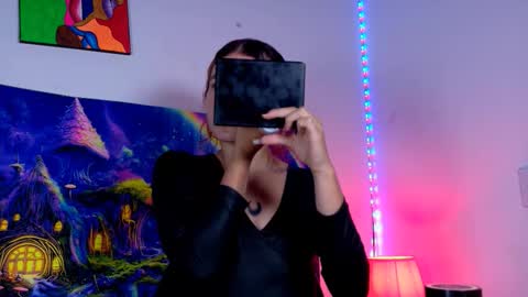 Scarlet online show from September 15, 2025, 1:38 am