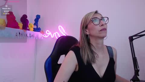 Scarlett online show from November 8, 2025, 11:54 am