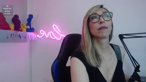 Scarlett online show from November 15, 2025, 12:02 pm