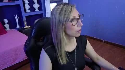 Scarlett online show from December 3, 2025, 12:03 pm