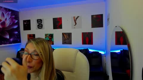 Scarlett online show from February 25, 2026, 11:42 am