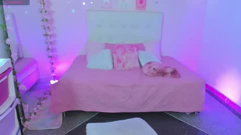 Scarlett  online show from December 18, 2025, 12:00 pm