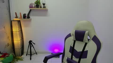 scarlett_enjoy1 online show from November 2, 2025, 1:35 pm