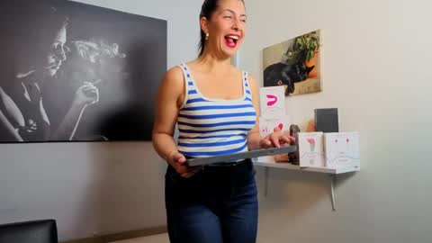Snapshot of scarlett_moore_ chatting on May 6, 2026, 2:22 pm Scarlett online show from May 6, 2026, 2:22 pm