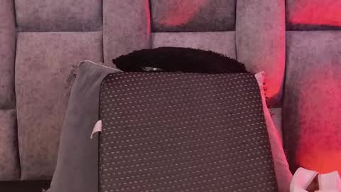 Scarlet  online show from April 24, 2026, 8:55 pm