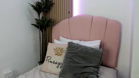 scarlett smith 3 online show from October 19, 2025, 3:18 am