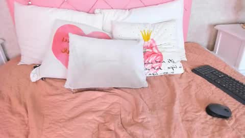 scarlett thompson 7 online show from February 21, 2026, 3:18 am