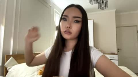 scarlettleszczynski online show from April 9, 2026, 12:43 pm