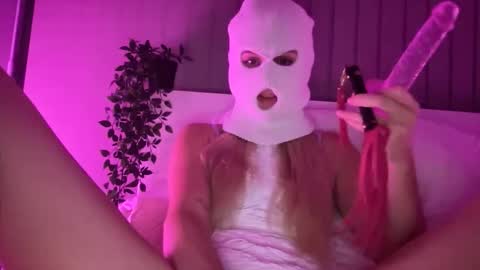 Scarlett stells online show from December 5, 2025, 11:30 am