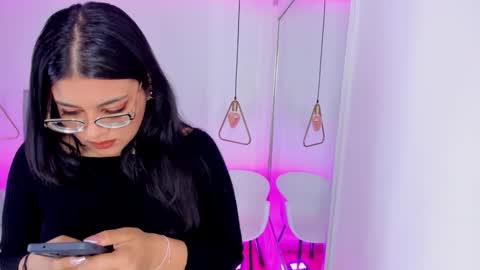 Scarlett Whitmore online show from December 4, 2025, 4:33 am