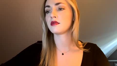 ScarlettxBlonde online show from May 5, 2026, 6:32 am