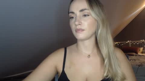 Snapshot of scarlettxblonde chatting on August 6, 2026, 2:19 pm ScarlettxBlonde online show from August 6, 2026, 2:19 pm