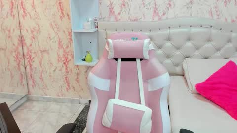 Scarlet online show from December 22, 2025, 1:46 am