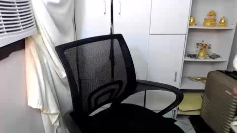 Queen Scarlet online show from January 3, 2025, 1:58 pm