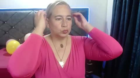 Sccarlet online show from November 17, 2025, 3:18 pm