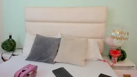 SCARLET online show from February 18, 2026, 12:45 pm