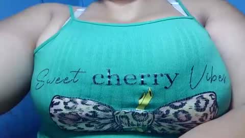 Snapshot of schoco_milf chatting on August 7, 2026, 7:16 pm mai latina online show from August 7, 2026, 7:16 pm