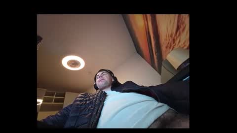 schosch01 online show from September 18, 2025, 9:39 pm