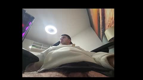 schosch01 online show from October 28, 2025, 9:17 pm