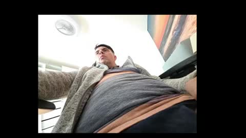 schosch01 online show from April 24, 2026, 12:40 pm