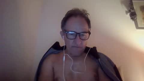 scotchwhieskie online show from April 19, 2026, 10:01 pm