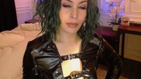 screendoll online show from March 2, 2025, 6:16 am