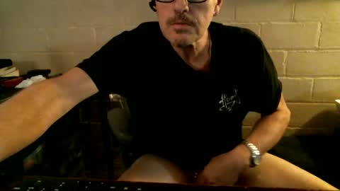 Snapshot of sdh69 chatting on October 23, 2025, 12:43 am eating pussy sucking dick online show from October 23, 2025, 12:43 am