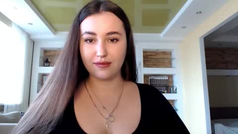 Elizabeth  online show from December 13, 2024, 9:02 am