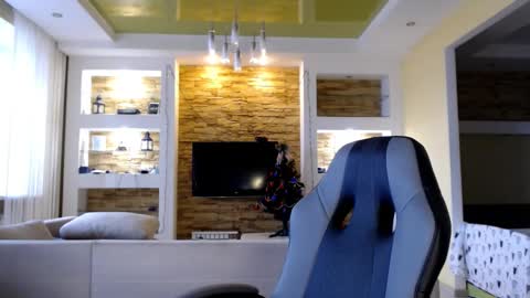 Elizabeth  online show from December 20, 2024, 12:16 pm