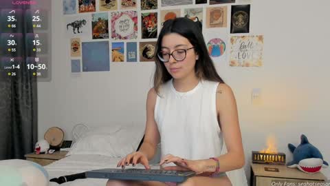 Aria Independent model online show from December 17, 2024, 4:34 am