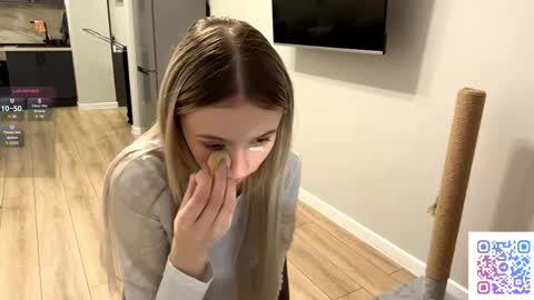 Kate online show from April 19, 2026, 7:49 pm