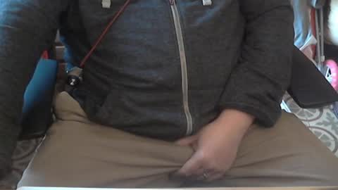 Snapshot of seathrough chatting on December 19, 2025, 10:44 am Falco J online show from December 19, 2025, 10:44 am