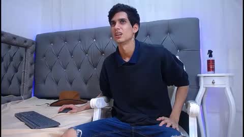 sebalexis7 online show from October 19, 2025, 3:18 am