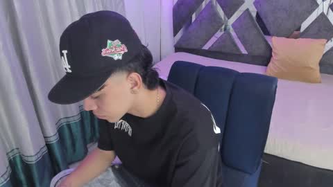 Snapshot of sebas_pretty7 chatting on March 24, 2026, 12:32 pm sebas_pretty7 online show from March 24, 2026, 12:32 pm