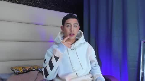 sebasgxxx_ online show from March 5, 2026, 12:23 pm