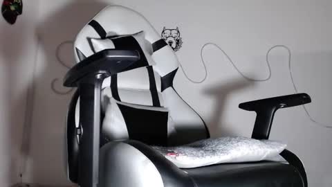 Sebastian online show from October 19, 2025, 1:50 am