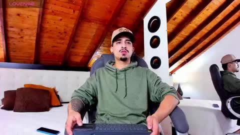 Snapshot of sebastian_berne chatting on March 7, 2025, 7:49 pm Sebastian Berne online show from March 7, 2025, 7:49 pm