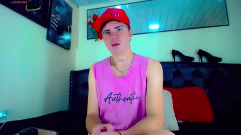 Sebastian online show from November 6, 2025, 6:53 pm