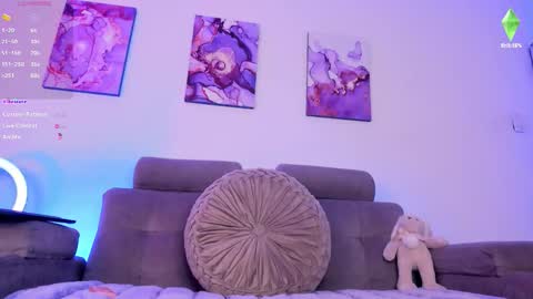     .  INDEPENDENT MODEL online show from March 22, 2026, 4:32 pm