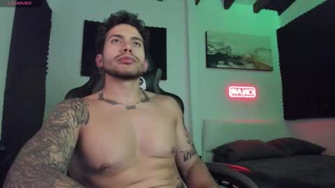 Lucian Sinclair online show from November 28, 2025, 2:36 am