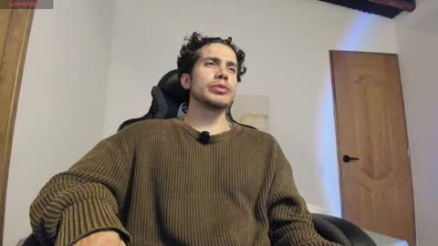 Snapshot of sebastianortizm chatting on May 18, 2026, 2:51 am Lucian Sinclair online show from May 18, 2026, 2:51 am