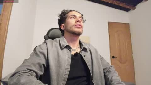 Snapshot of sebastianortizm chatting on May 31, 2026, 9:05 pm Lucian Sinclair online show from May 31, 2026, 9:05 pm