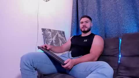 Instagram jeanpaulfit  online show from February 11, 2025, 11:22 pm