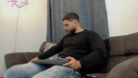 Instagram jeanpaulfit  online show from September 26, 2025, 12:14 am