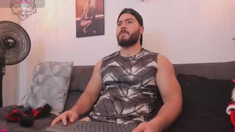 Instagram jeanpaulfit  online show from December 16, 2025, 12:26 am